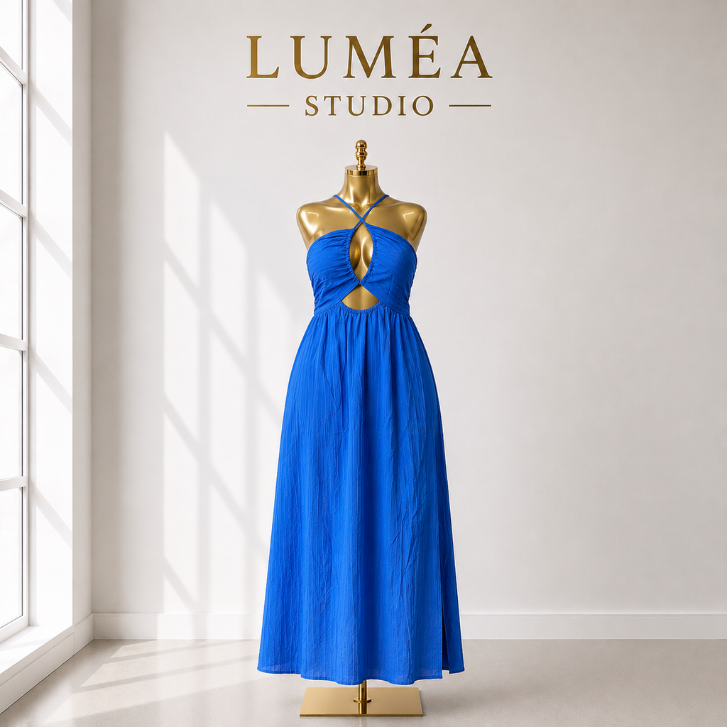 Vestido comprido azul com recortes